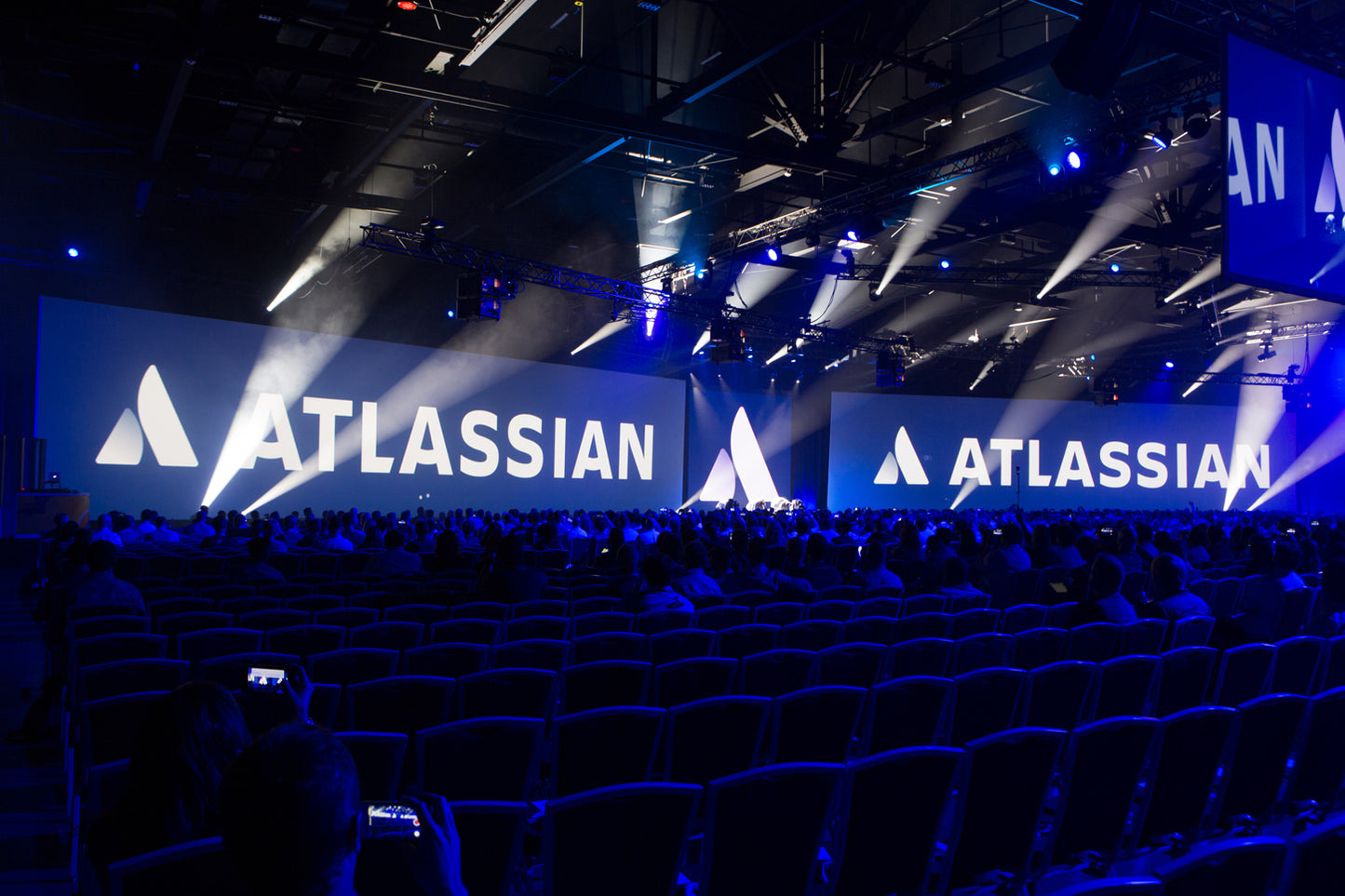 P4.81 LED display screen 13'×9.8'-Turn-key solutions-With ground support- Plug and Play