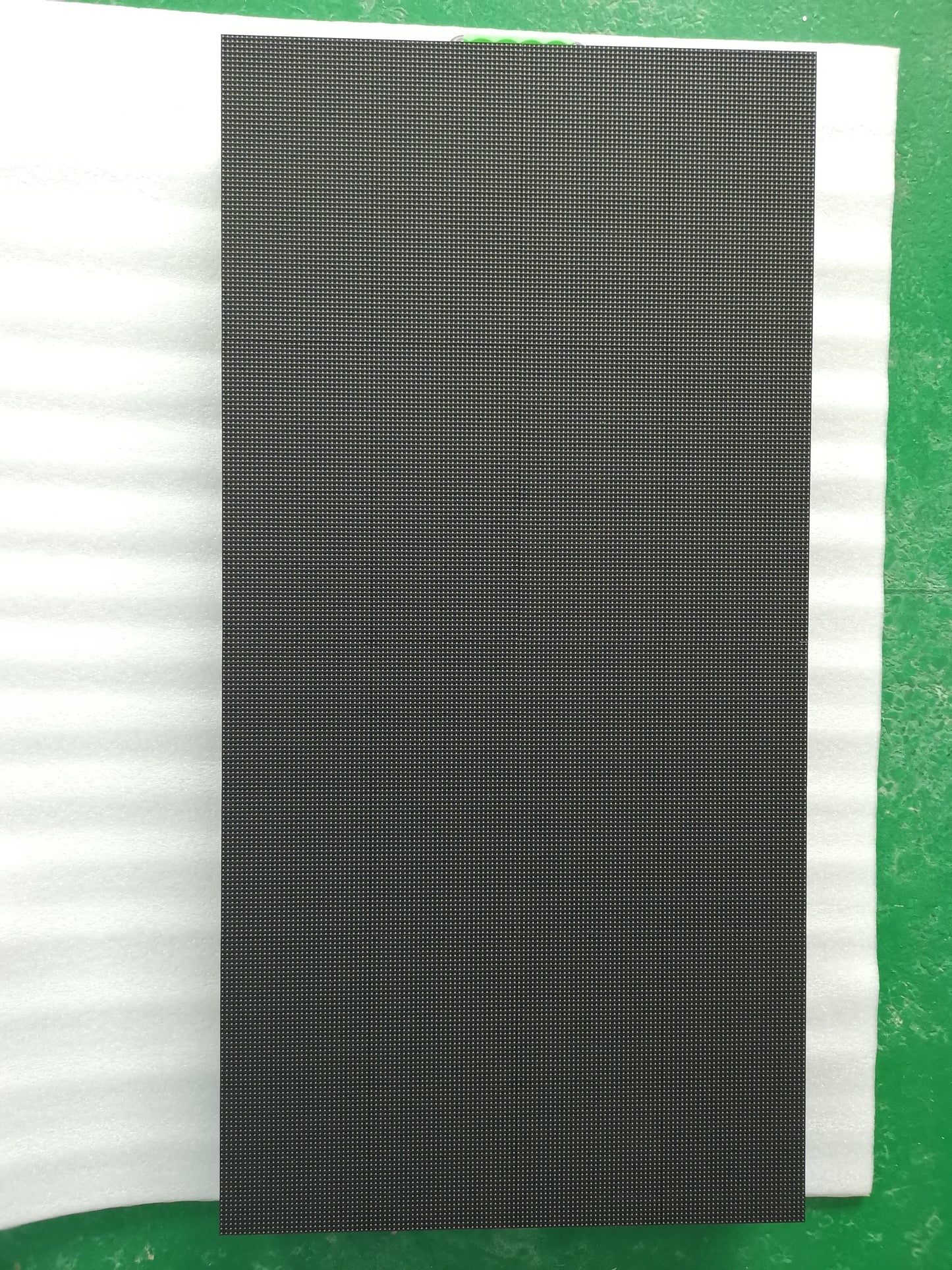 P2.604 Indoor Outdoor LED Display Panel 500mm × 1000mm / 1.64' × 3.28'